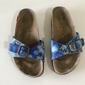 Papillon Birkenstock sandals size 6 blue